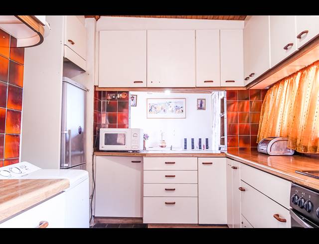 7 BEDROOM FREEHOLD FOR SALE IN BRIXTON